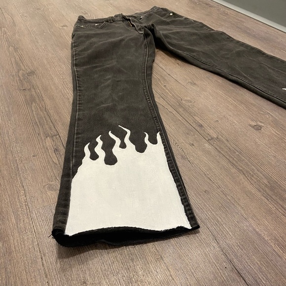 HAND PAINTED FLAME BOTTOM JEANS - Picture 2 of 4